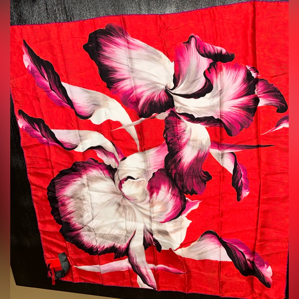Genuine Carolina Herrera Red Flowers Print 100 Silk Scarf Brand New With Tags Genuine Carolina Herrera Red Flowers Print 100 Silk Scarf Brand New With Tags
